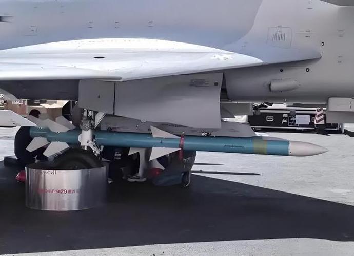 歼10CE亮相巴黎航展,歼10 ce