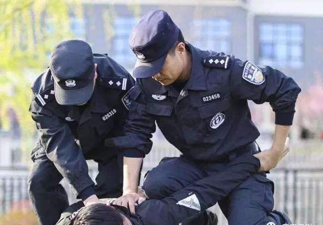 猥亵司机被行拘5日,安庆一出租车司机猥亵少女，警方快速破案, 你怎么看？