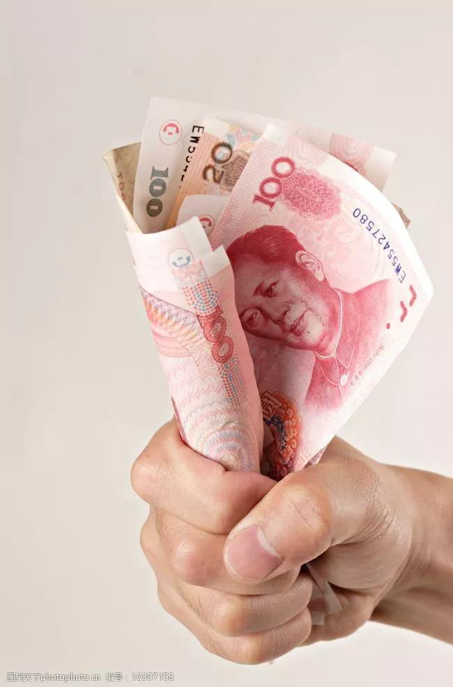 司机说女乘客香被封,女司机把乘客赶下车 司机说女乘客香被封,女司机把乘客赶下车