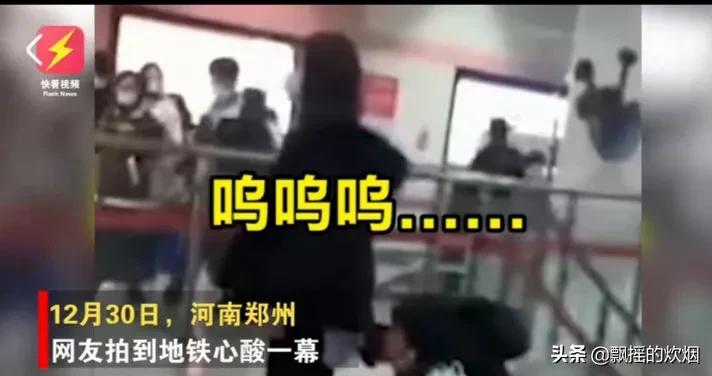 工人跪地哀求别开除,男子下班途中接到老板辞退电话后精神崩溃，跪地哭泣，你怎么看？