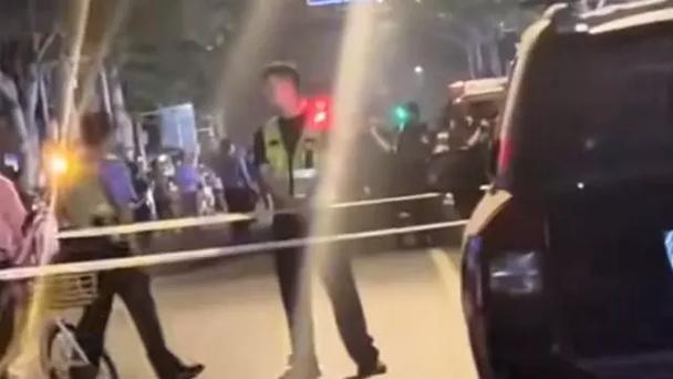 武汉通报持刀伤人案,武汉外卖员商场持刀伤人致死,警方:死者系商场员工,嫌疑人已被控制, 你怎么看?