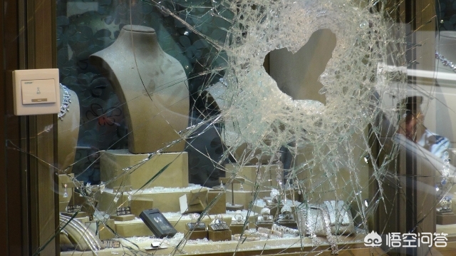 7男子劫24袋珠宝,对于南美人去香港抢劫了4000万港币的珠宝你怎么看? 7男子劫24袋珠宝,对于南美人去香港抢劫了4000万港币的珠宝你怎么看?