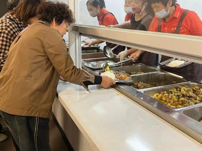 听食堂阿姨演讲哭了,听食堂阿姨演讲哭了视频