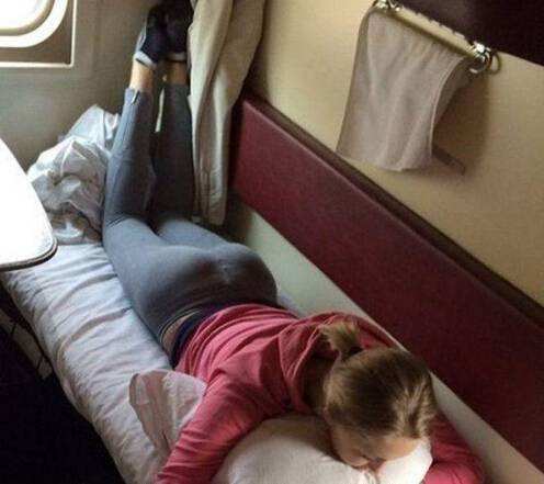 女童遭小火车轧身亡,女生说坐火车是什么意思？