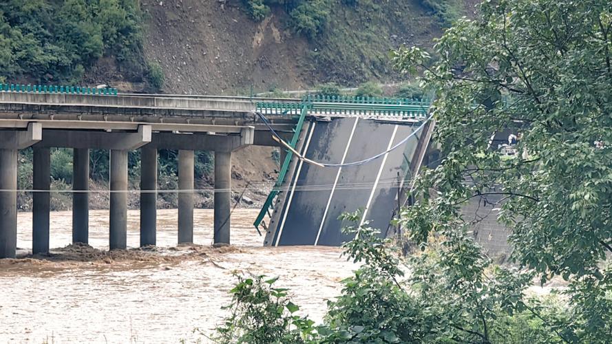 高速桥因强降雨垮塌,高速桥因强降雨垮塌的原因