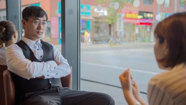 男子公海上刺死同事,七夕节凌晨,杭州小伙因隔壁同事两口子太吵起了争执,拿起匕首刺死了同事,对此怎么看?