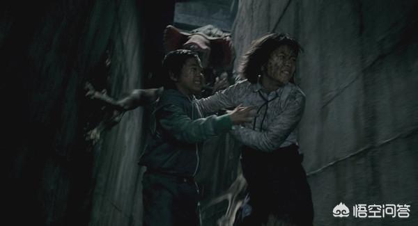 女童被冲进下水道,一部很早以前的电影，讲一个男孩在下水道里的故事，和一个女孩的爱情，用十年来证明？