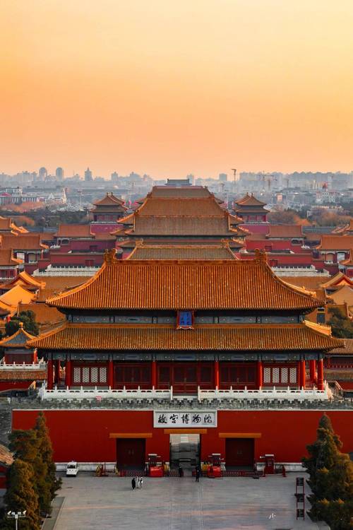 台北故宫与美国合作,相比较外国的传奇建筑,为什么我们的传奇建筑紫禁城那么矮呢?