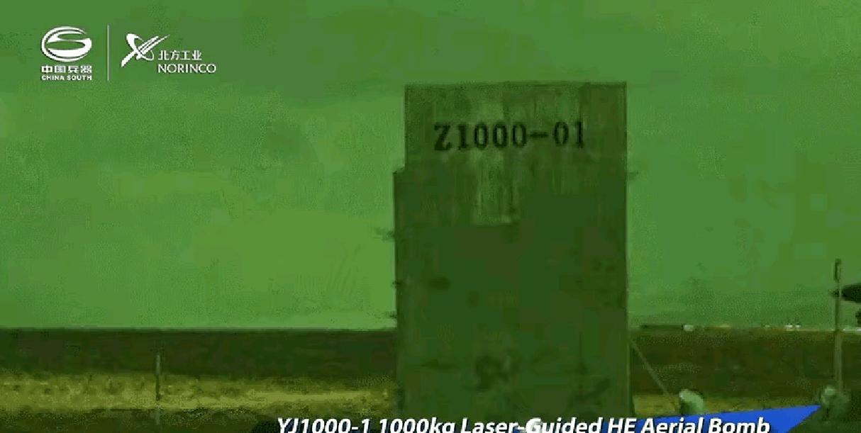 美军巨型钻地弹测试,美军近期幽灵轰炸机投下的最新钻地弹是不是为伊朗的地下导弹发射井准备的?