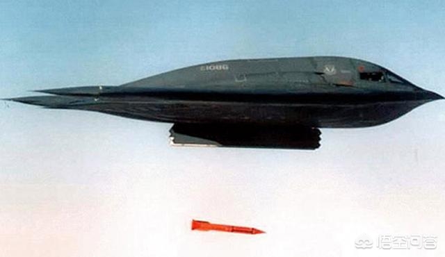 美军巨型钻地弹测试,美军巨型钻地弹测试画面曝光