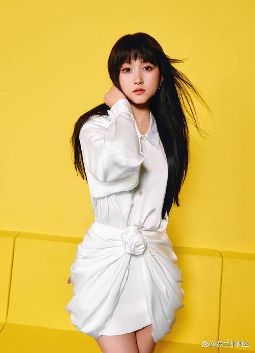 关晓彤穿对衣服了,关晓彤穿对衣服了吗