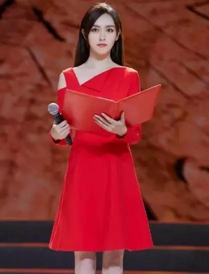 关晓彤穿对衣服了,关晓彤穿对衣服了吗 关晓彤穿对衣服了,关晓彤穿对衣服了吗