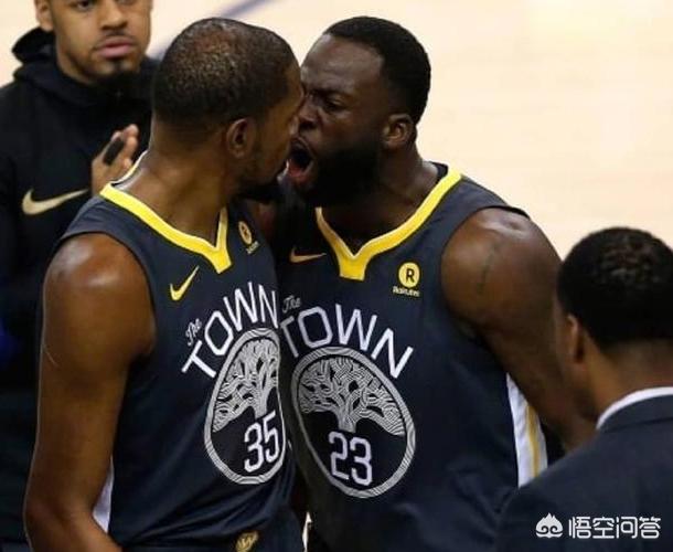 阿杜悼念母亲,勇士更衣室矛盾，杜兰特妈妈火上浇油，表示喜爱詹姆斯和魔术师，你怎么看阿杜的去留？