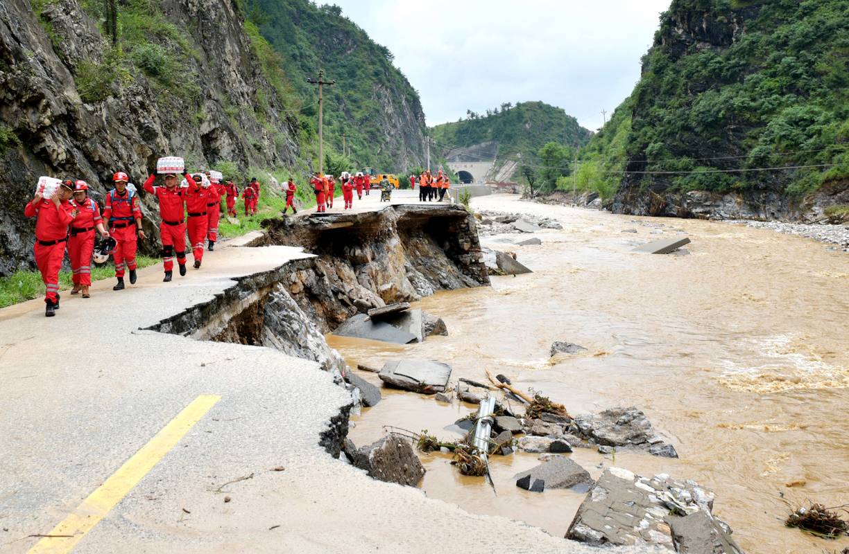 女子被洪水冲进地库,高层地库被洪水泡过后会怎么样?