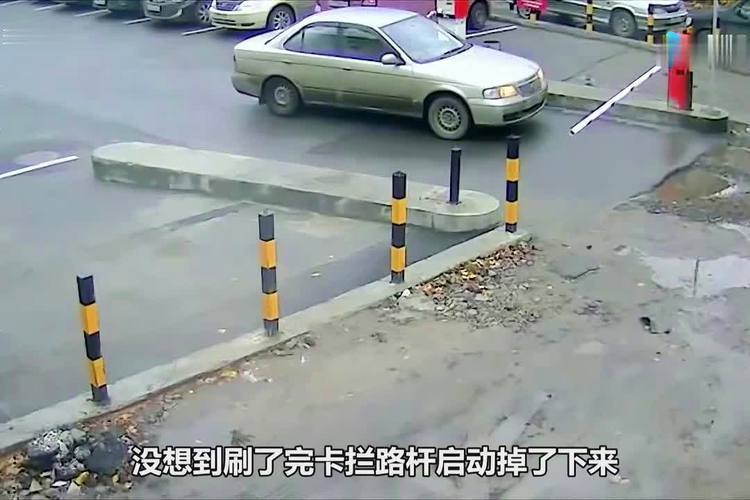 交警私家车逼停摩托,别车逼停怎么处罚?