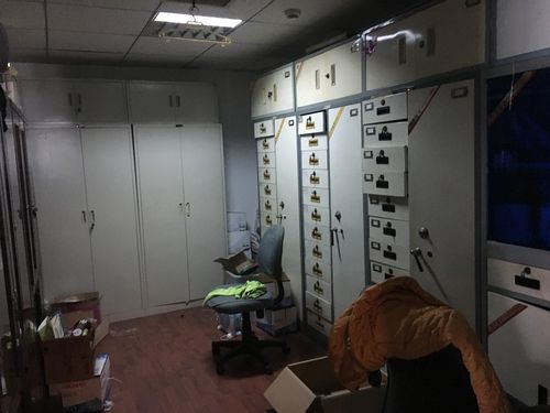 10人办公用房4000平,坐标青岛,有一套房有车没有贷款,月入4000,算什么水平?