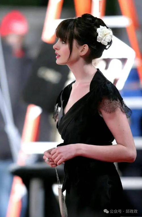 穿普拉达女王2开拍,穿普拉达的女王的最后玛兰达做了什么是保住了自己的位置?