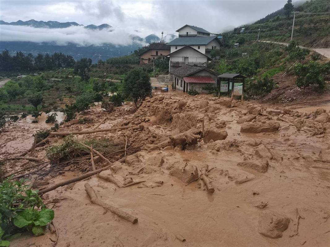 四川甘孜一地泥石流,四川甘孜一地泥石流事故