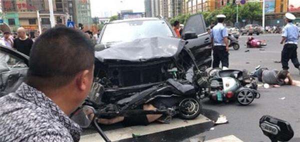 偷奔驰致严重车祸,大家,怎么避免奔驰立标被人?