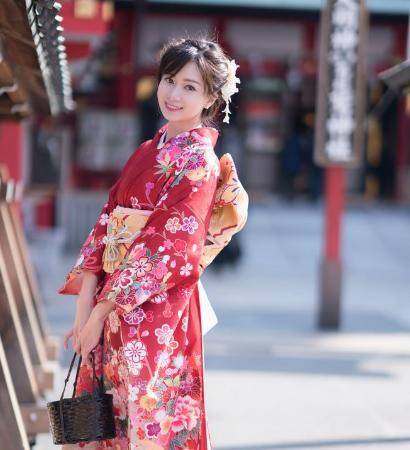 日本无事发生,在日本工作,上班没事的时候可以玩手机吗?