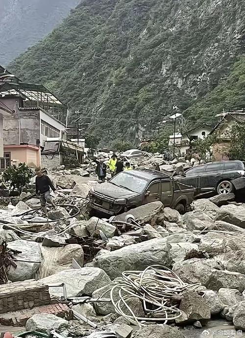 四川雅安发生泥石流,雅安泥石流影响走318吗?
