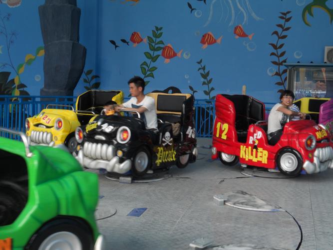 宁波乐园装饰树起火,如何看待浙江一公司着火,员工为拿手机冲入火海被烧成重伤?