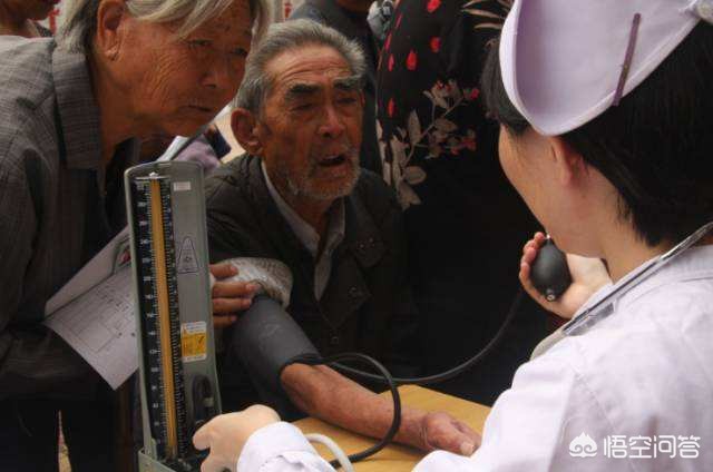 南京红老头被抓,南京6旬老汉陷百万大奖骗局,家人苦劝他仍坚信没被骗, 你怎么看? 南京红老头被抓,南京6旬老汉陷百万大奖骗局,家人苦劝他仍坚信没被骗, 你怎么看?