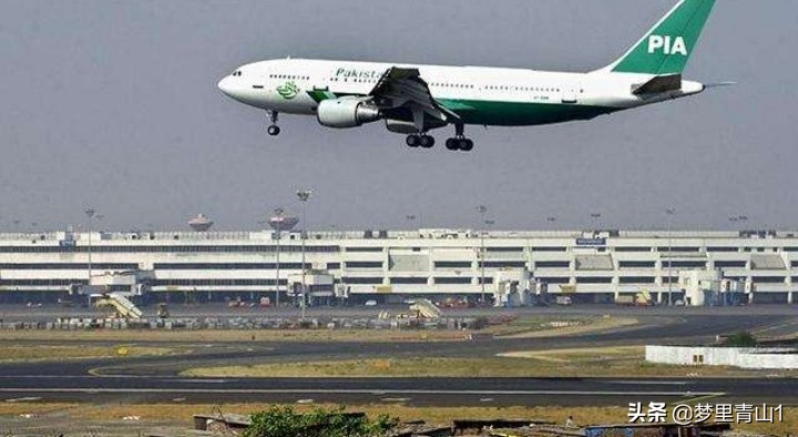 坐11小时飞机后猝死,飞机坠落人在空中就会死去吗？