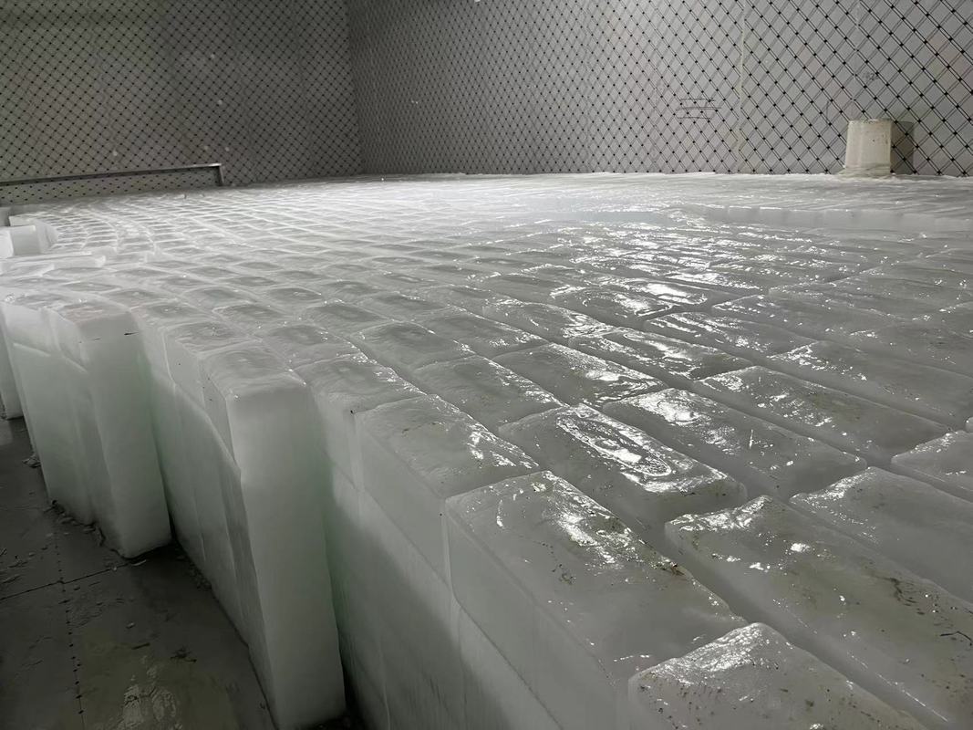 一天售出200吨冰块,冰块在水能留多久?