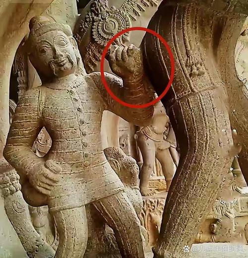 印度桥梁坍塌致9死,如何看待9日印度当街焚烧新冠病毒怪物塑像,象征着人们战胜了这种病毒?