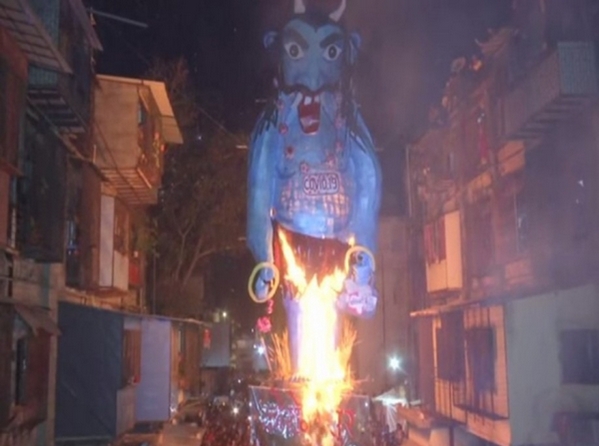 印度桥梁坍塌致9死,如何看待9日印度当街焚烧新冠病毒怪物塑像,象征着人们战胜了这种病毒? 印度桥梁坍塌致9死,如何看待9日印度当街焚烧新冠病毒怪物塑像,象征着人们战胜了这种病毒?