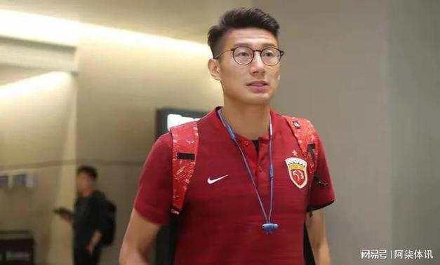 中国球迷遇袭致重伤,中国队与叙利亚的比赛中于海受伤,为什么有些球迷说恒大控制足协让于海受伤?