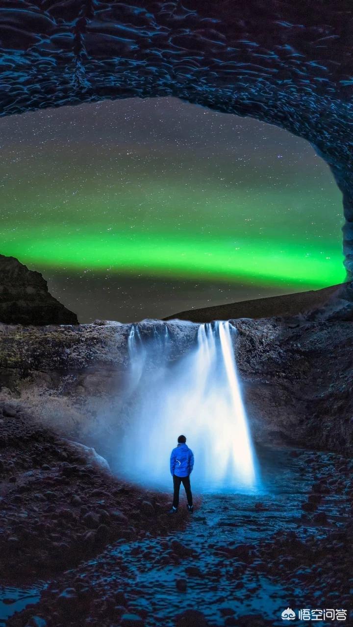 欠百万希望女儿帮还,据报道,杭州一个从事书画行业的老人黄某有两个女儿,但女儿们出嫁后从未回家照看父亲。于是黄某找来一位保姆,照顾自己的生活。2007年11月黄某去世前立下遗嘱,将百万元遗产赠给保姆。黄某去世后,他的两个女儿向法院提出诉讼请求,要求分得百万元遗产。 (1)黄某的遗嘱有效吗?为什么? (2)保姆获得财产属? 欠百万希望女儿帮还,据报道,杭州一个从事书画行业的老人黄某有两个女儿,但女儿们出嫁后从未回家照看父亲。于是黄某找来一位保姆,照顾自己的生活。2007年11月黄某去世前立下遗嘱,将百万元遗产赠给保姆。黄某去世后,他的两个女儿向法院提出诉讼请求,要求分得百万元遗产。 (1)黄某的遗嘱有效吗?为什么? (2)保姆获得财产属?