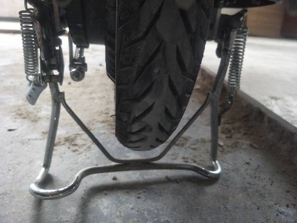 3车12胎被扎胎钉 ,电动车胎被钉扎了怎么办？