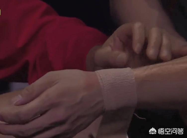 张本智和喊医疗暂停,许昕和张本智和的决胜局比赛,教练请求医疗暂停,他是怎么了,受伤了吗? 张本智和喊医疗暂停,许昕和张本智和的决胜局比赛,教练请求医疗暂停,他是怎么了,受伤了吗?