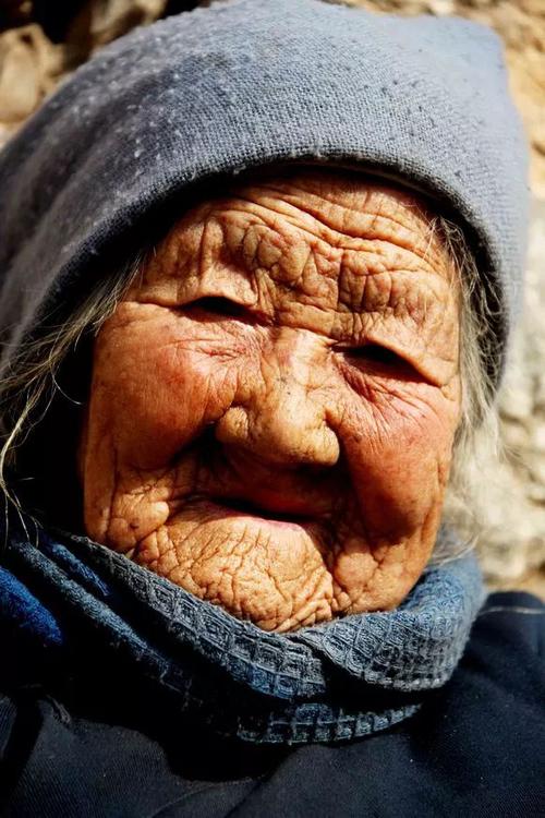 大爷写我的母亲爆火,妈妈的大爷叫什么?