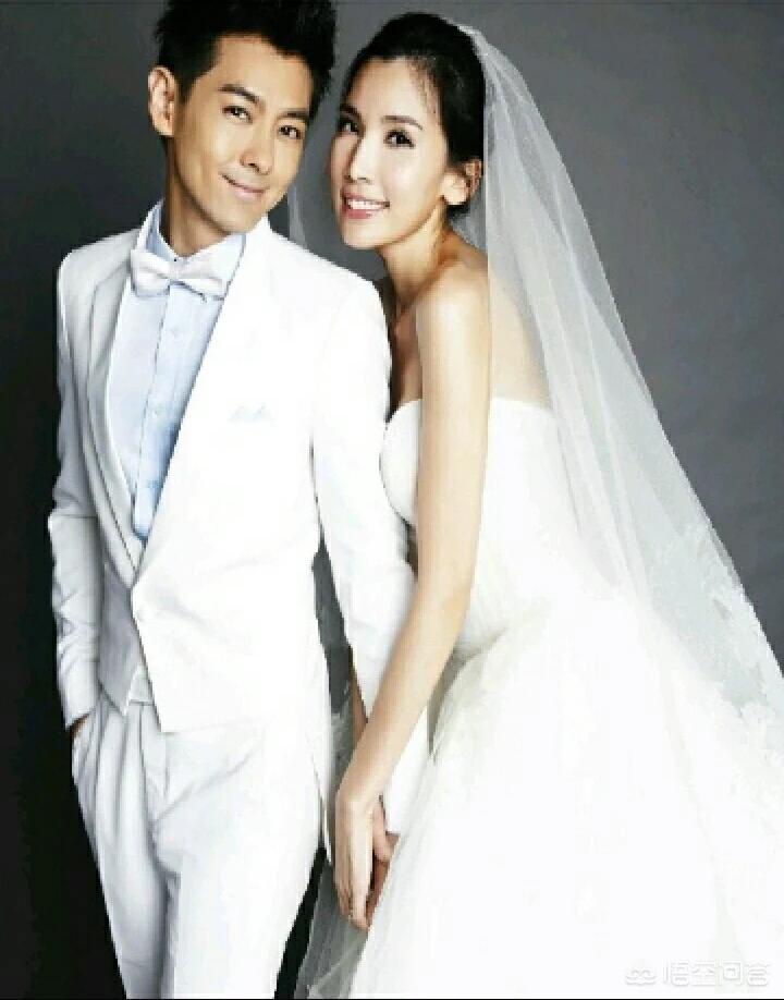 陈道明头发全白了,64岁的陈道明头发白了，72岁的郑少秋秃了，娱乐圈还有冻龄男神吗？