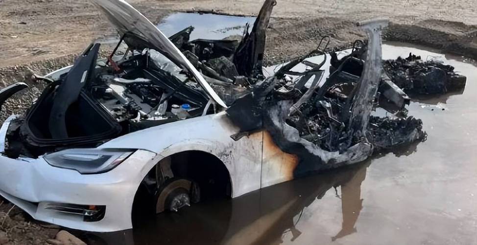 台超级电池工厂爆炸,电池为什么会爆炸?