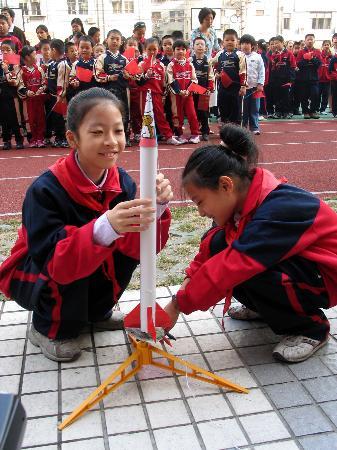 少年制火箭发射成功,银火箭少年科幻系列顺序?