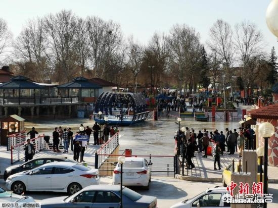 伊拉克全国哀悼3天,伊拉克渡轮超载6倍人数，导致近百人丧生，我们该如何哀悼？