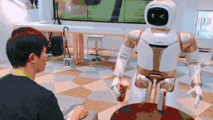 机器人给自己换电池,机器人给自己换电池的gif图?