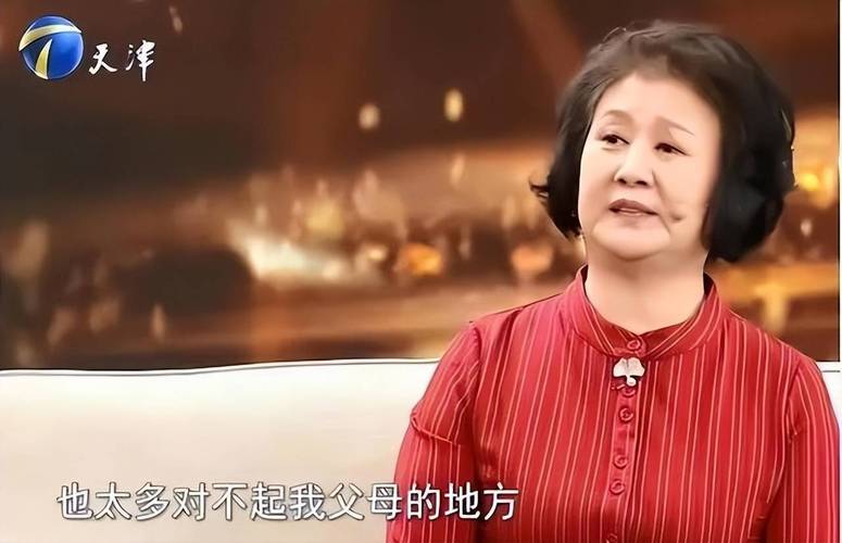 女孩为护弟弟遭殴打,我爸总说长姐为母,你弟弟还小,你要帮助他。我妈也常常护着我弟弟。讨厌他,我有错吗?