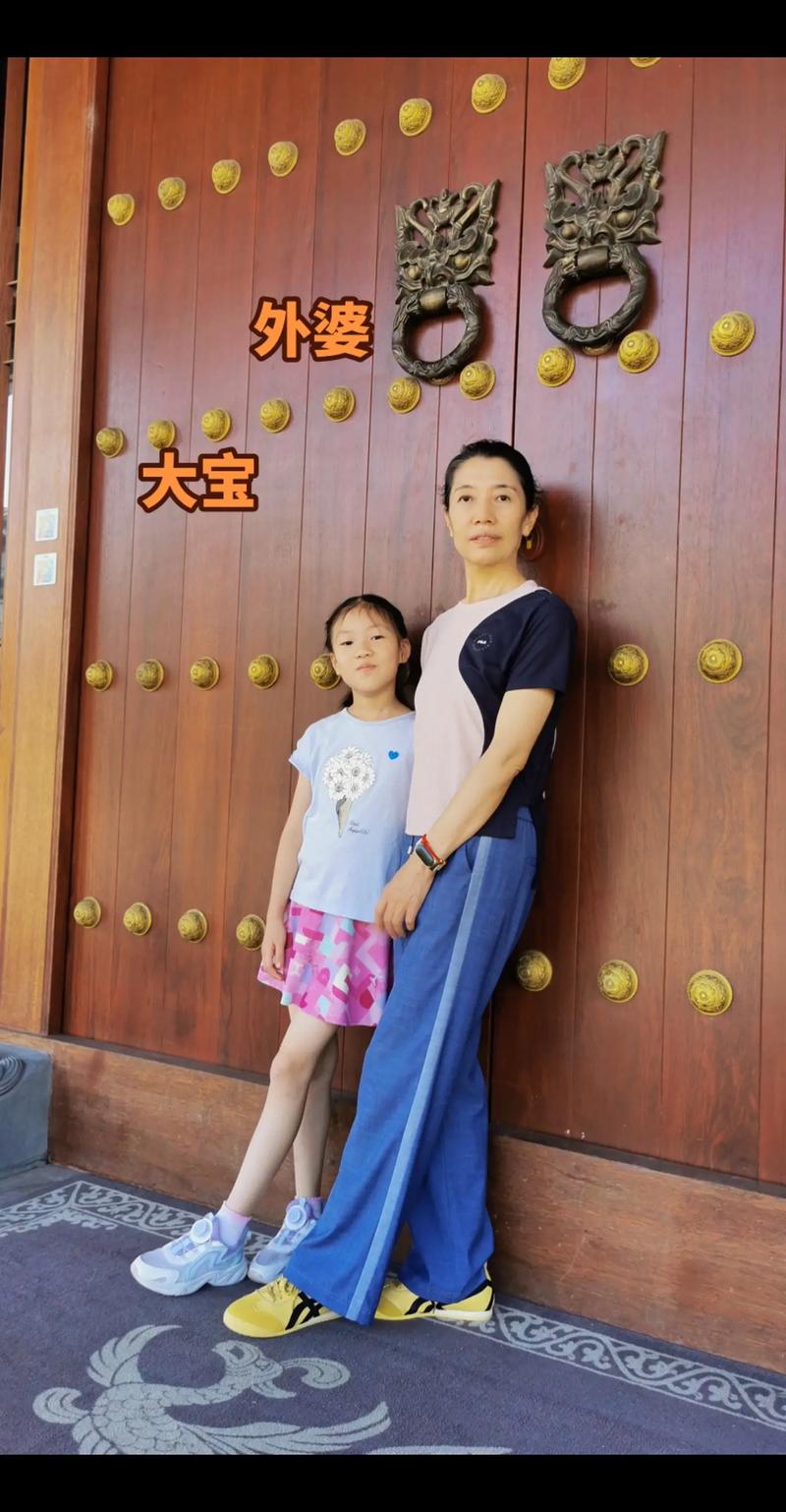 女孩和姥姥被浇高汤,外婆炖的汤是几样东西?