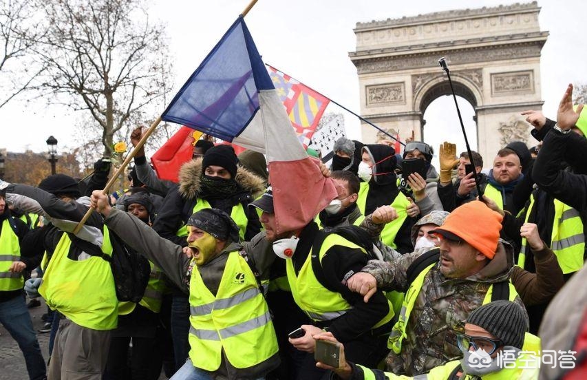 马克龙从美抢人成功,“黄马甲”变成“杀戮者”，不仅打砸抢烧法兰西，还让马克龙下台，靠年轻帅气治国靠谱吗？