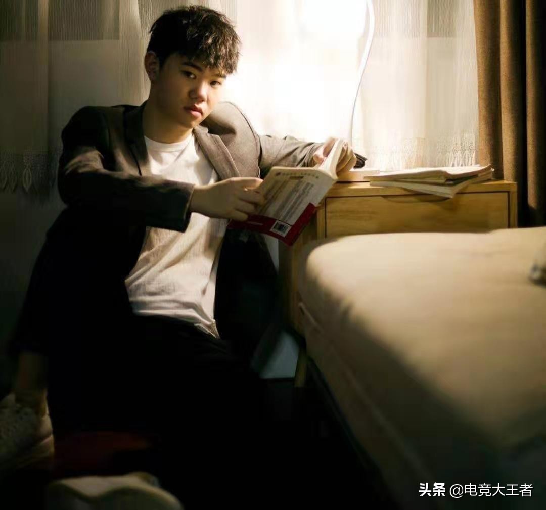 男主播被指出轨粉丝,主播韩涵“澄清”事情经过，女方出轨在前，自己也是受害者，你怎么看？