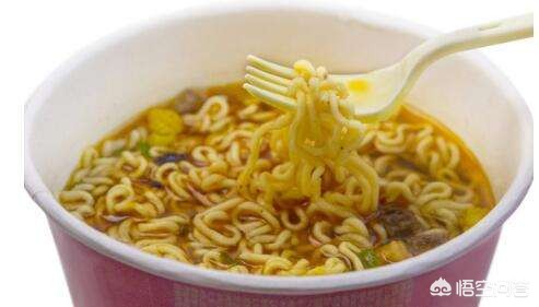 高铁上不能吃方便面,高铁上不让吃泡面吗？