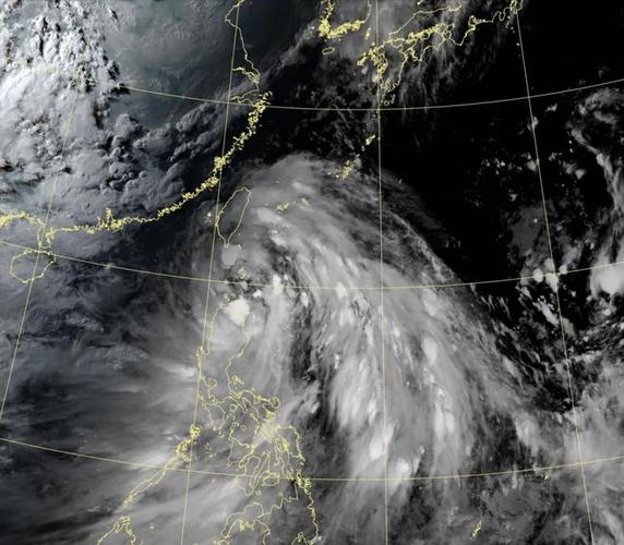 台风韦帕路径,台风“韦帕”侵袭广东,湛江珠海受灾严重:狂风卷暴雨,马路只见巨浪不见骑车人,两万多人转移,你怎么看?