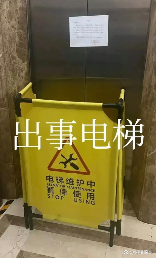 昆明事故致2死9伤,昆明原"沸城"项目,已经烂尾9年了,被接盘后重新复活,你如何看待此事?