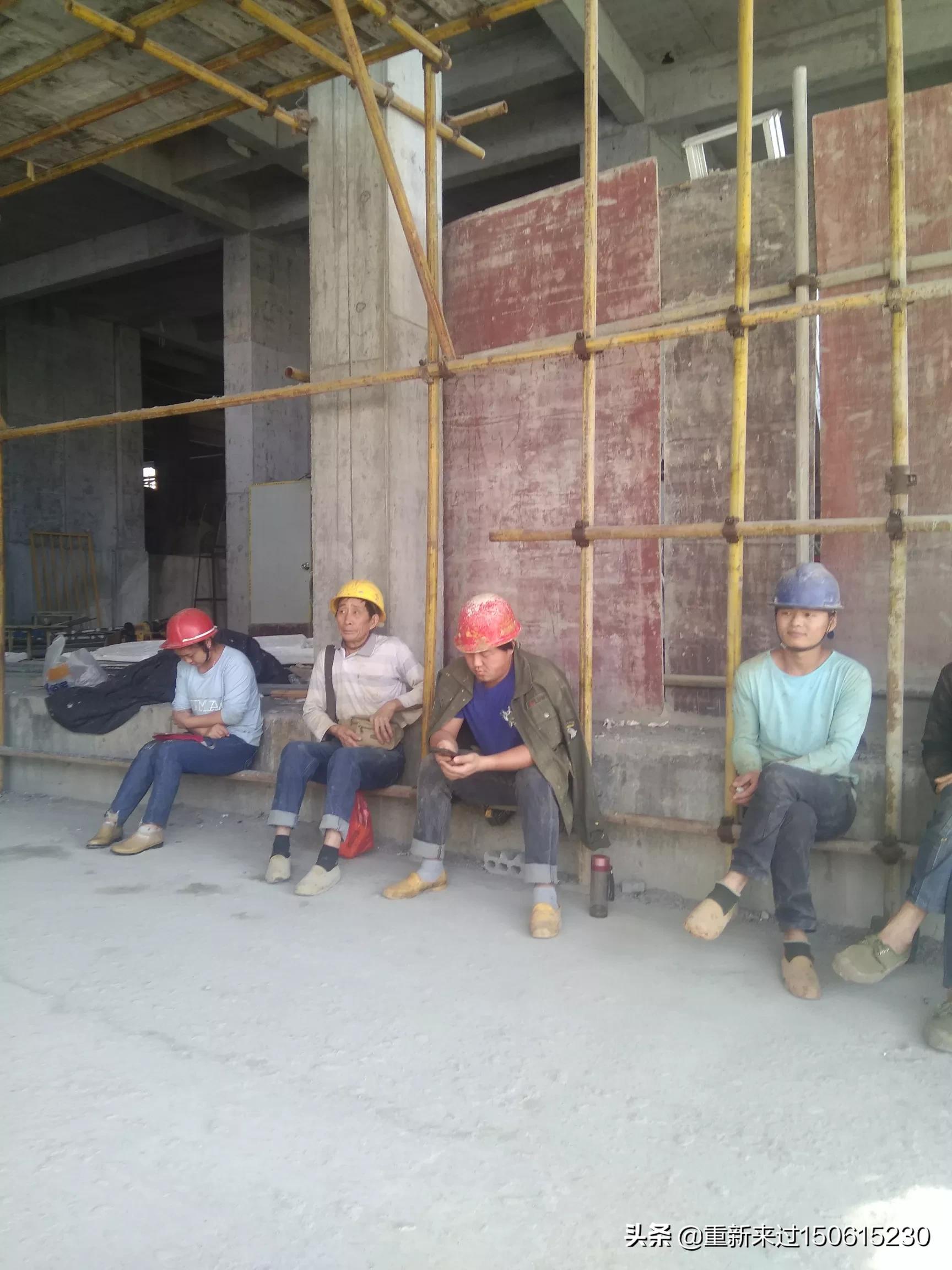 打工回家后儿子丢了,因为生活，把孩子丢在老家选择打工，如今孩子和我一点都不亲，不和我交流，咋办呢？