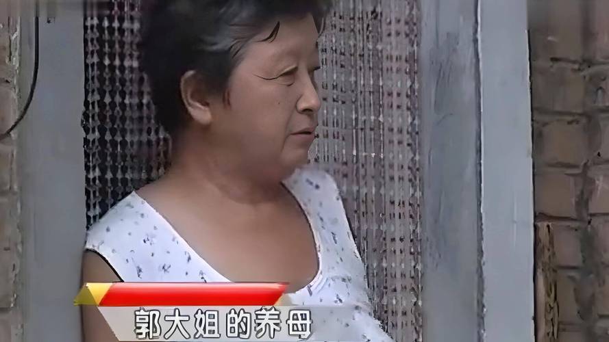 让女儿跪门口扇巴掌,养父为什么爱扇养女的耳光?